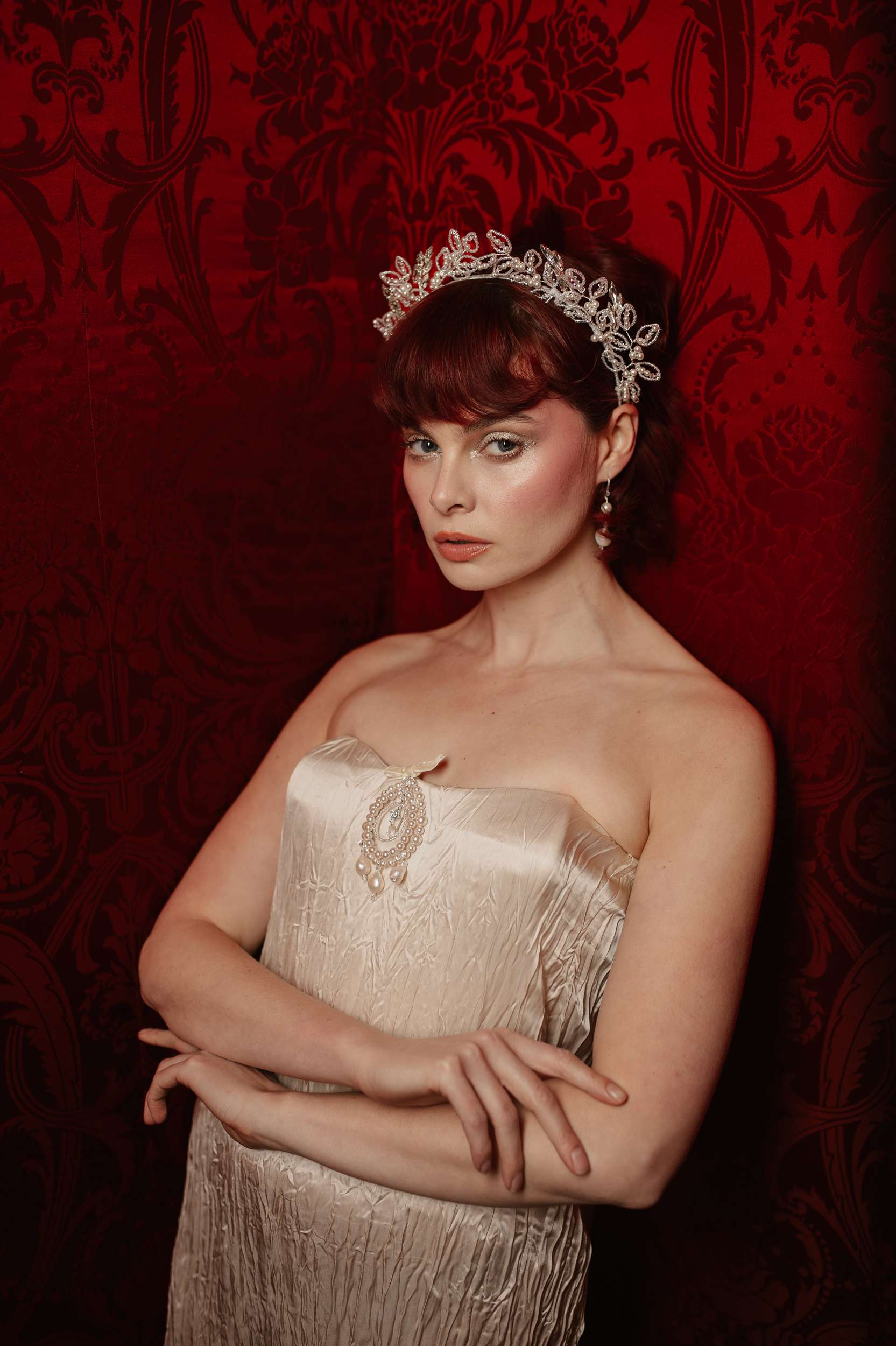 Modern bride styled by Joanna Southwell  captured at an editorial brand photoshoot